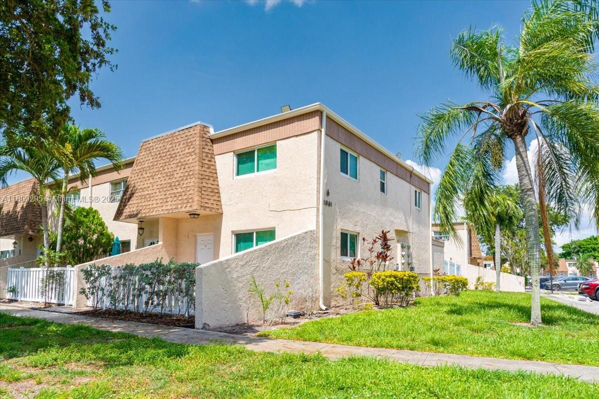 Property for Sale at 1061 Nw 80th Ave J, Margate, Broward County, Florida - Bedrooms: 3 
Bathrooms: 3  - $338,000
