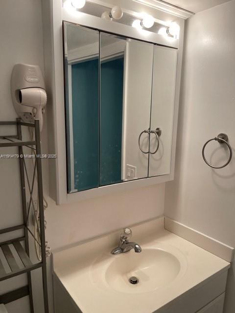 LIGHTHOUSE POINT PLAZA CO - Residential Lease