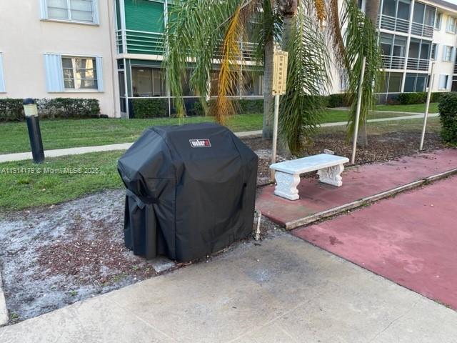 LIGHTHOUSE POINT PLAZA CO - Residential Lease