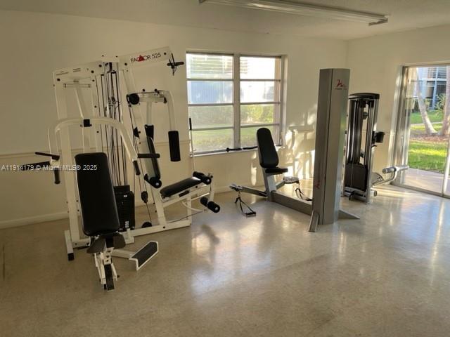 LIGHTHOUSE POINT PLAZA CO - Residential Lease