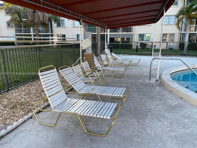 LIGHTHOUSE POINT PLAZA CO - Residential Lease