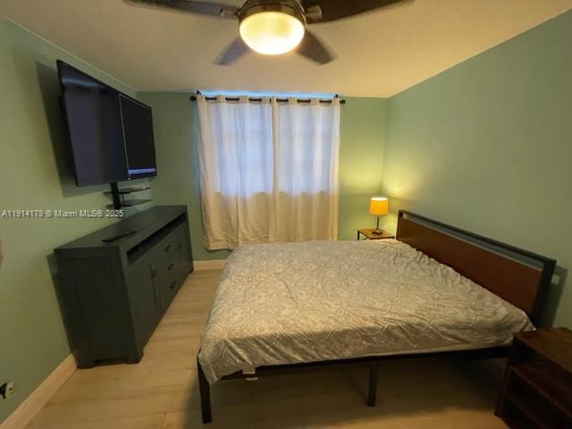 LIGHTHOUSE POINT PLAZA CO - Residential Lease