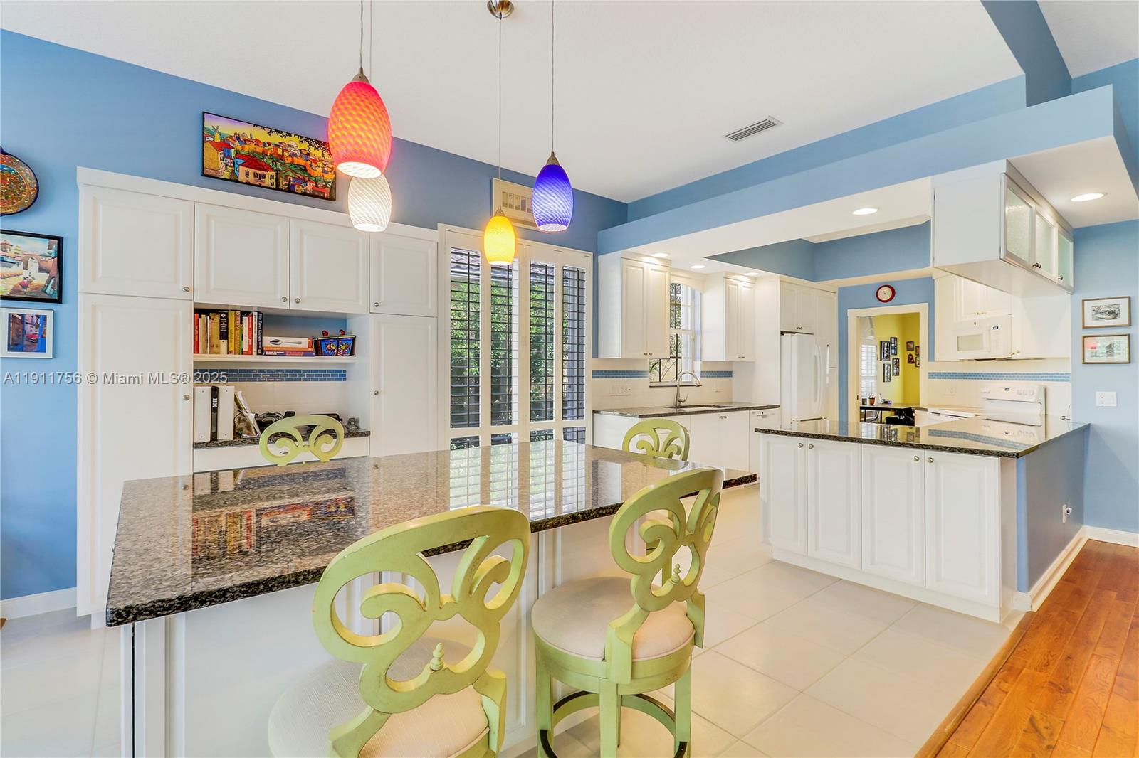 MAGNOLIA BAY - Residential