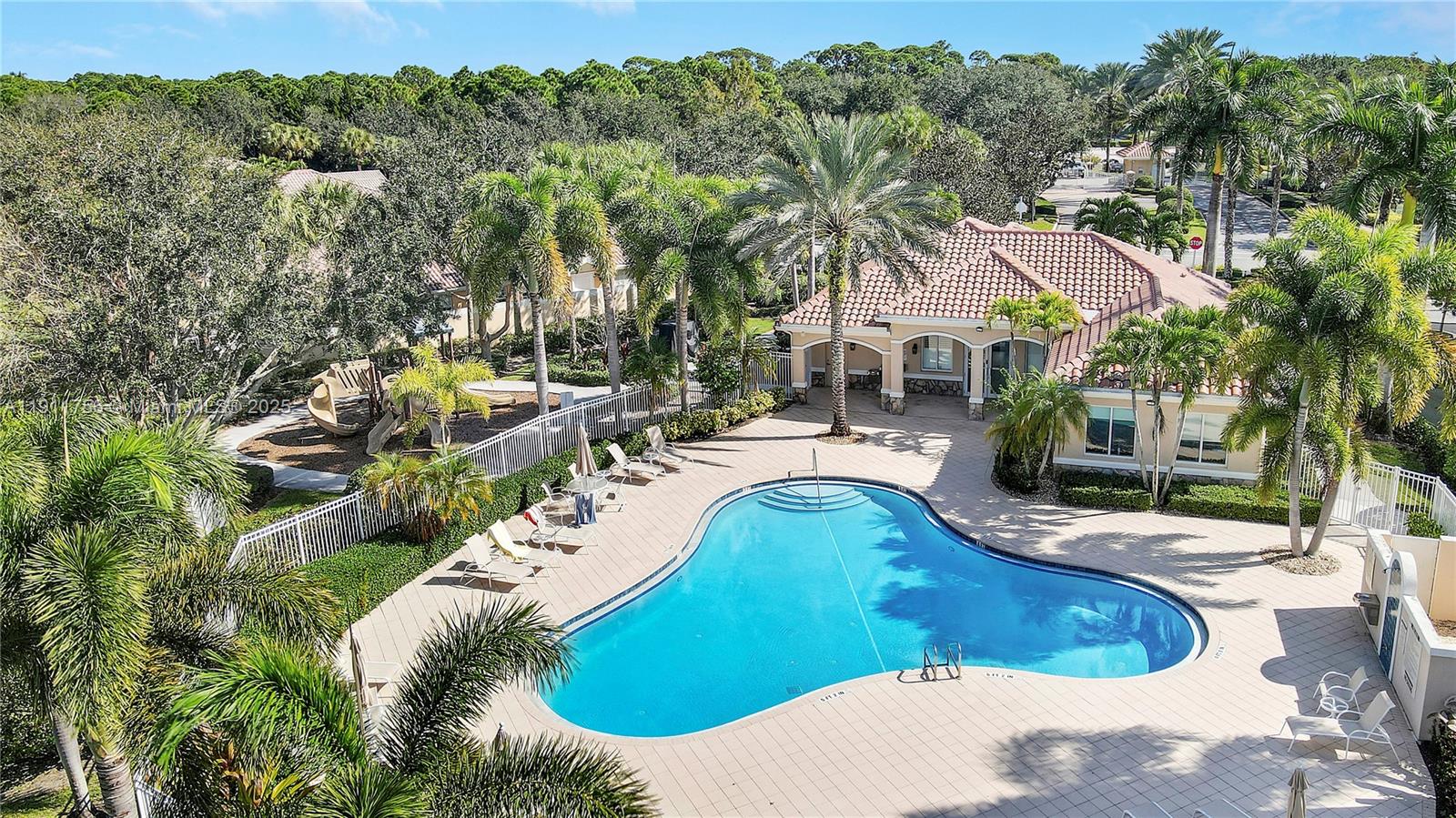 MAGNOLIA BAY - Residential