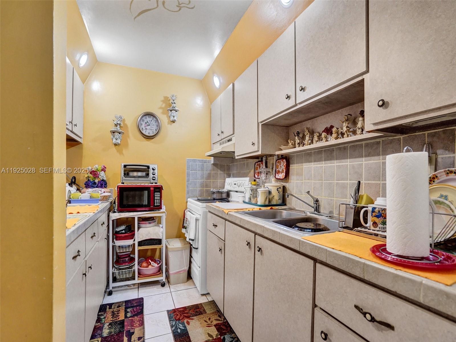 LESLIE ESTATES SEC 7 - Residential