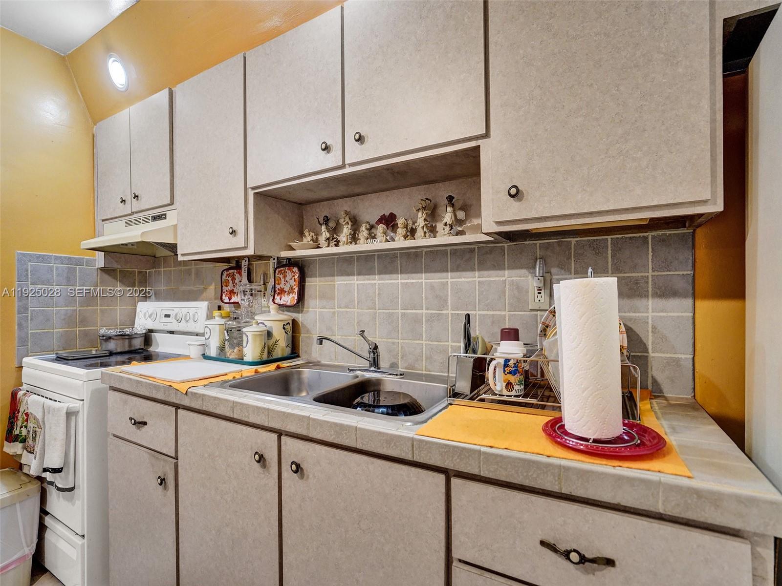 LESLIE ESTATES SEC 7 - Residential