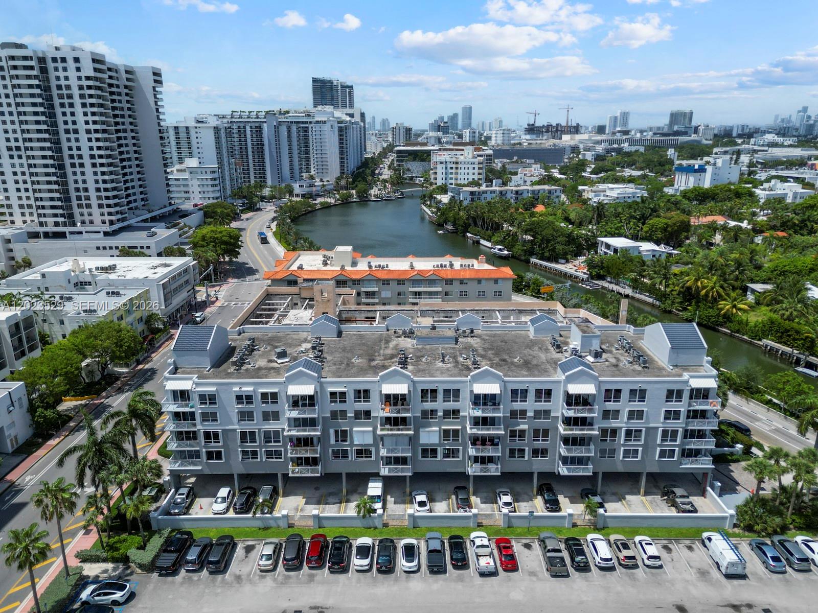 2642 Collins Ave 303