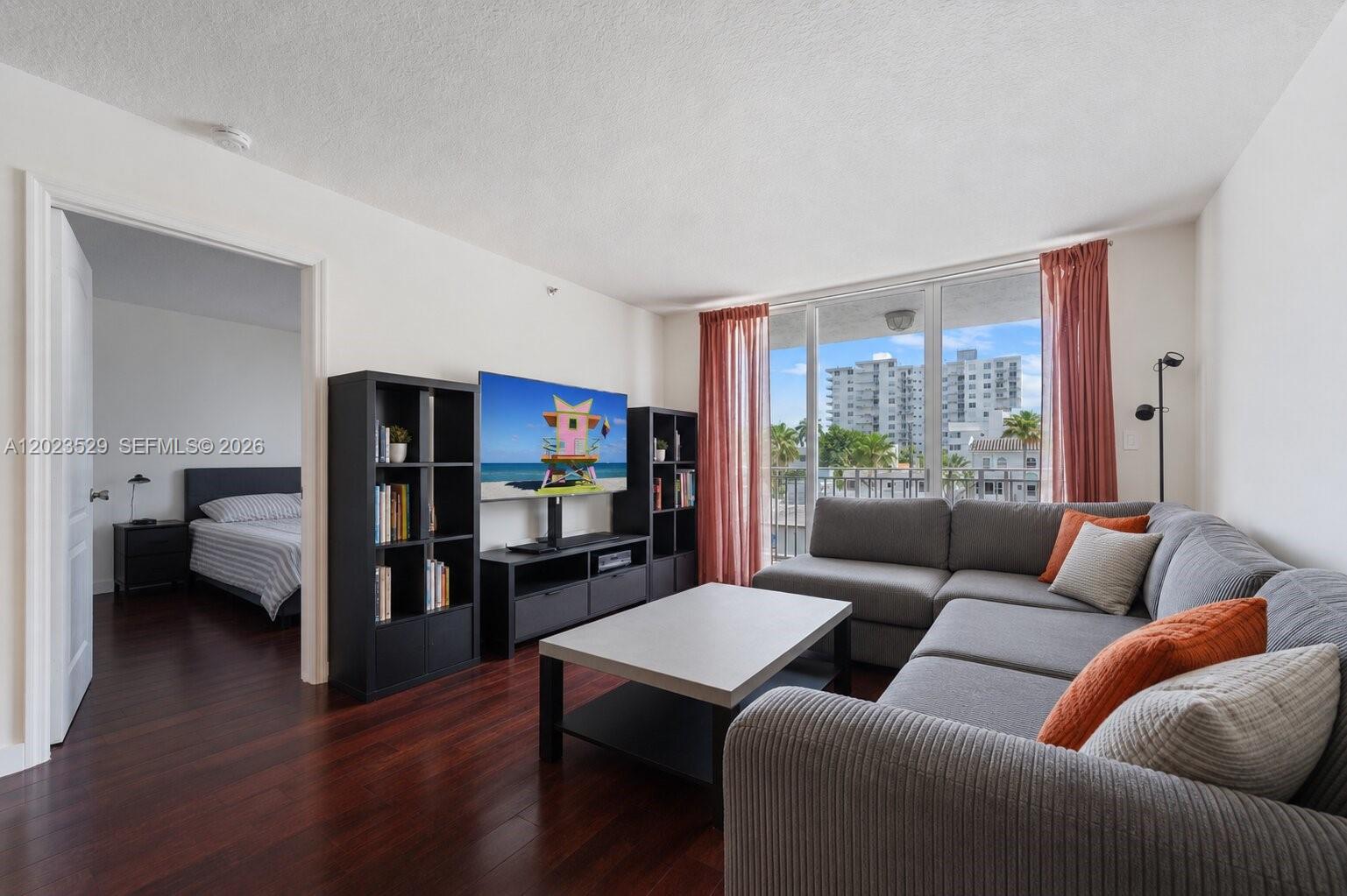 2642 Collins Ave 303