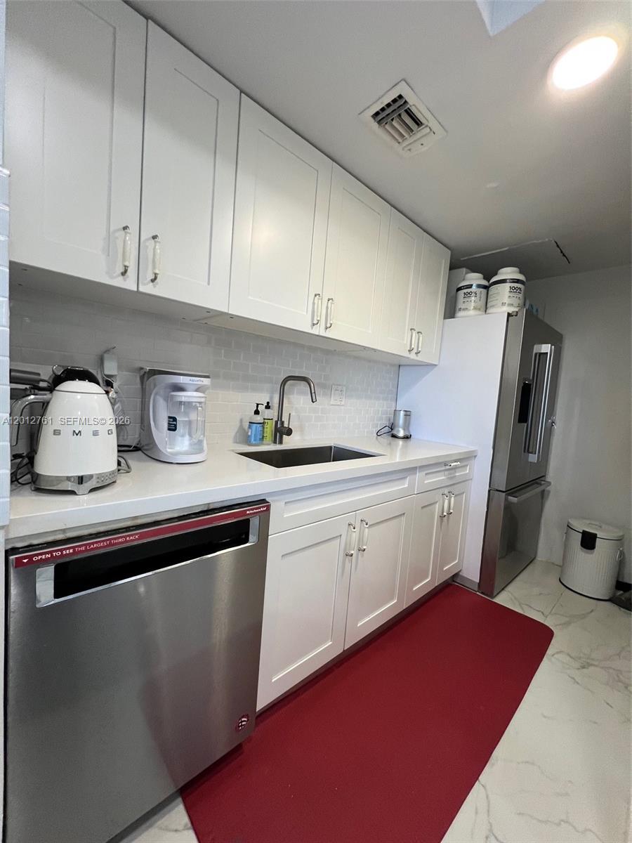 CLIPPER CONDO NO 1 - Residential Lease