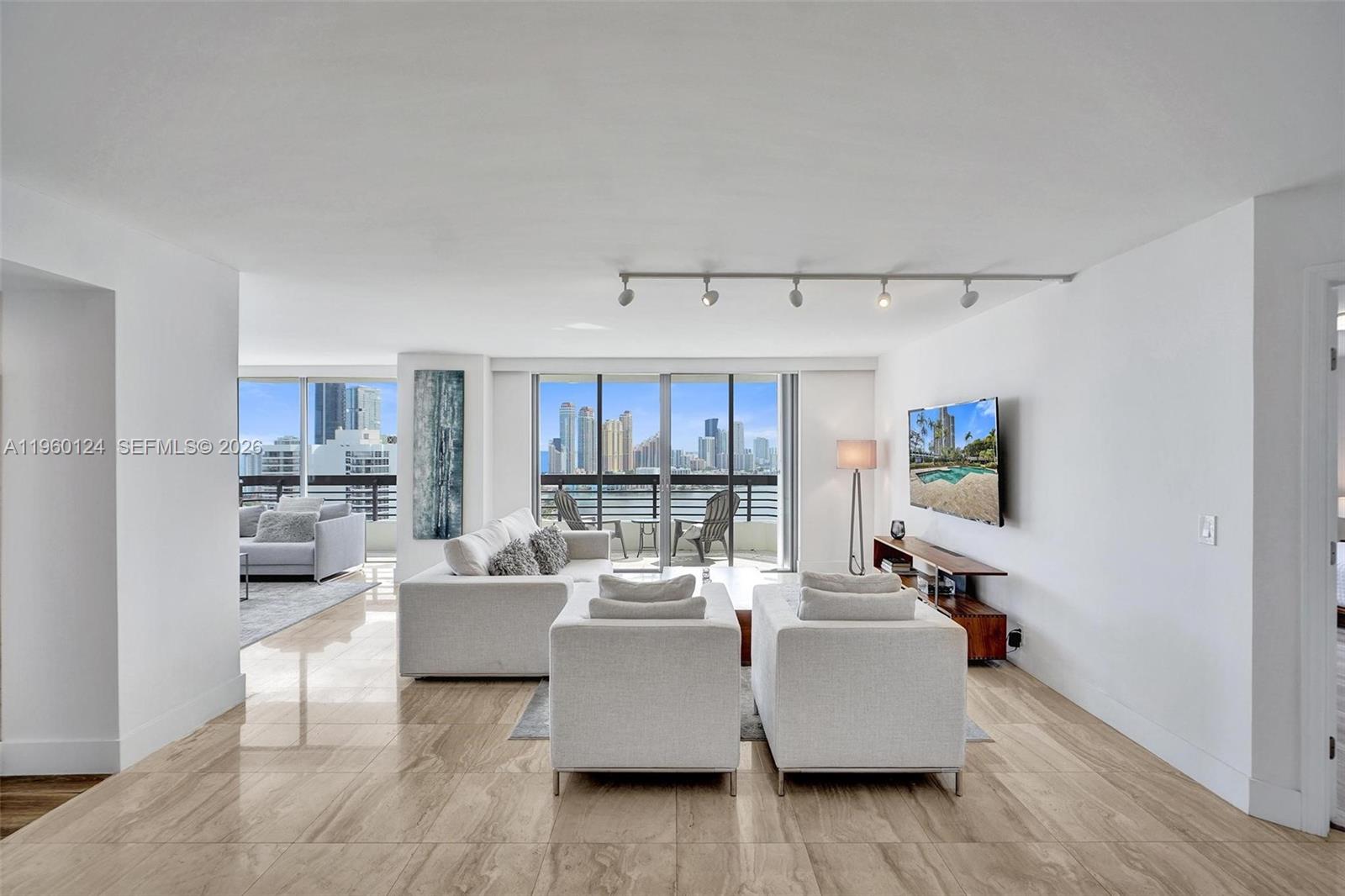 MYSTIC POINTE TOWER 400 C - Residential