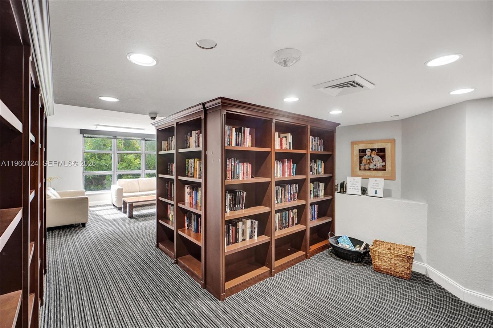 MYSTIC POINTE TOWER 400 C - Residential