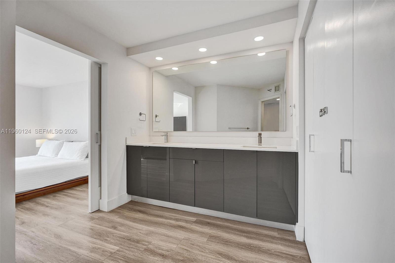 MYSTIC POINTE TOWER 400 C - Residential