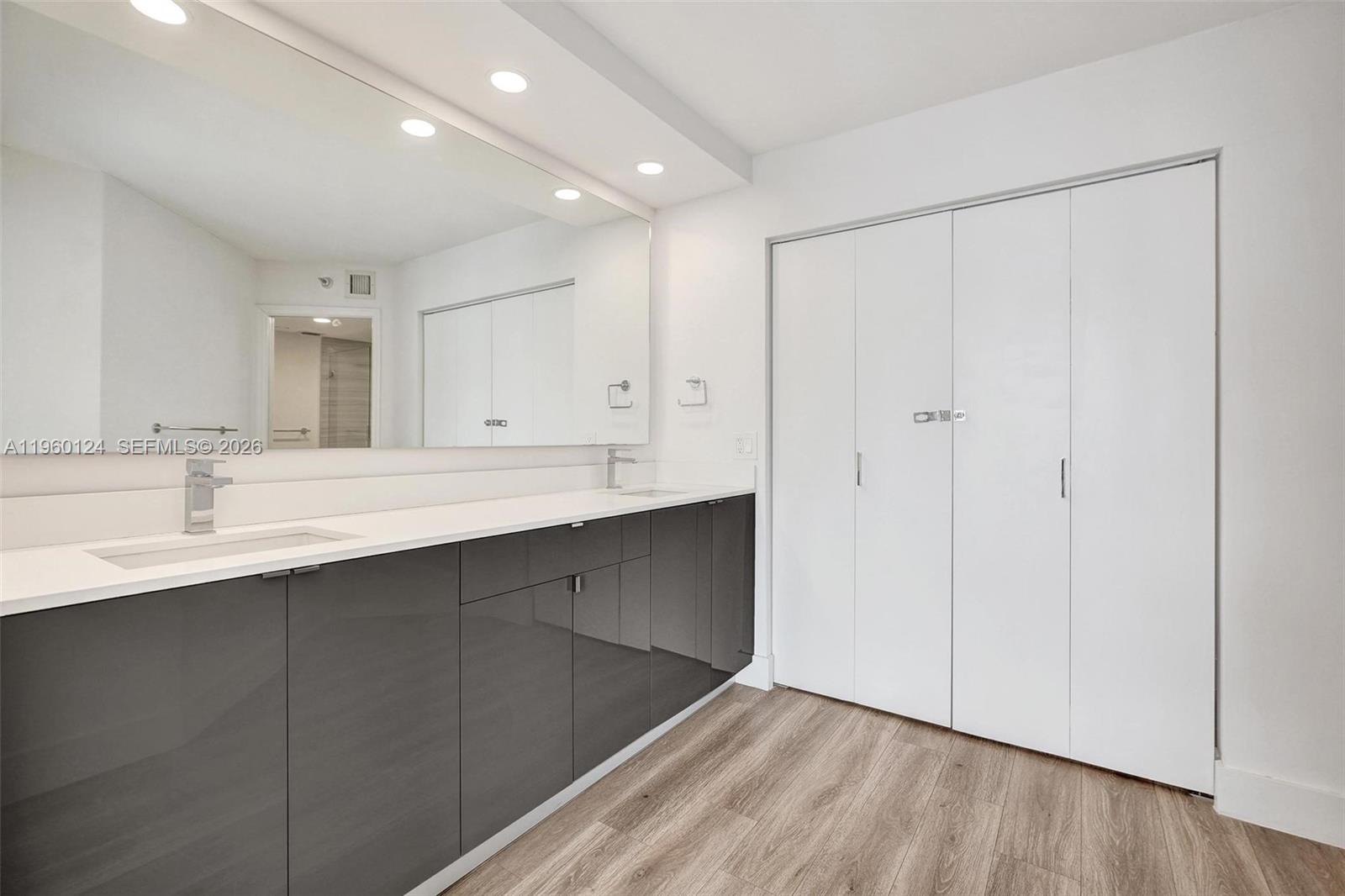 MYSTIC POINTE TOWER 400 C - Residential