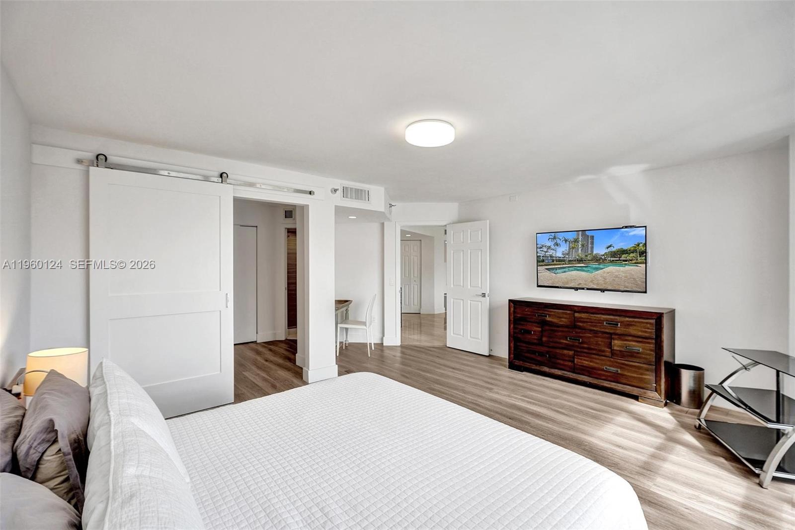 MYSTIC POINTE TOWER 400 C - Residential