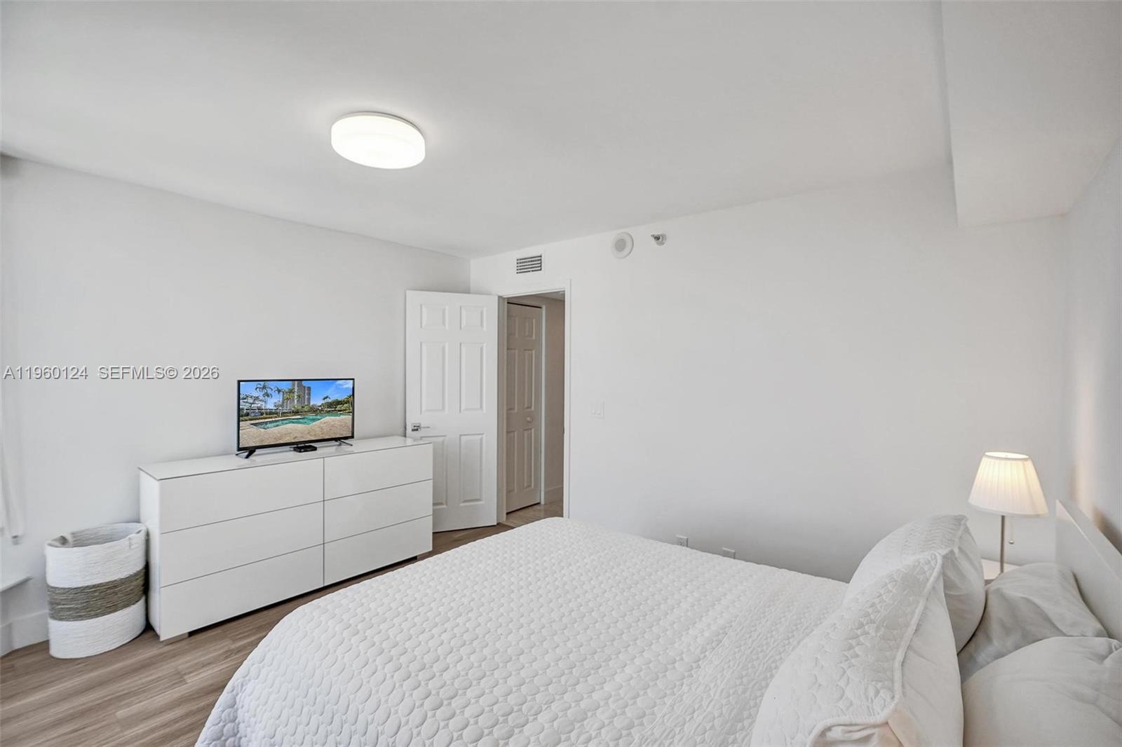 MYSTIC POINTE TOWER 400 C - Residential