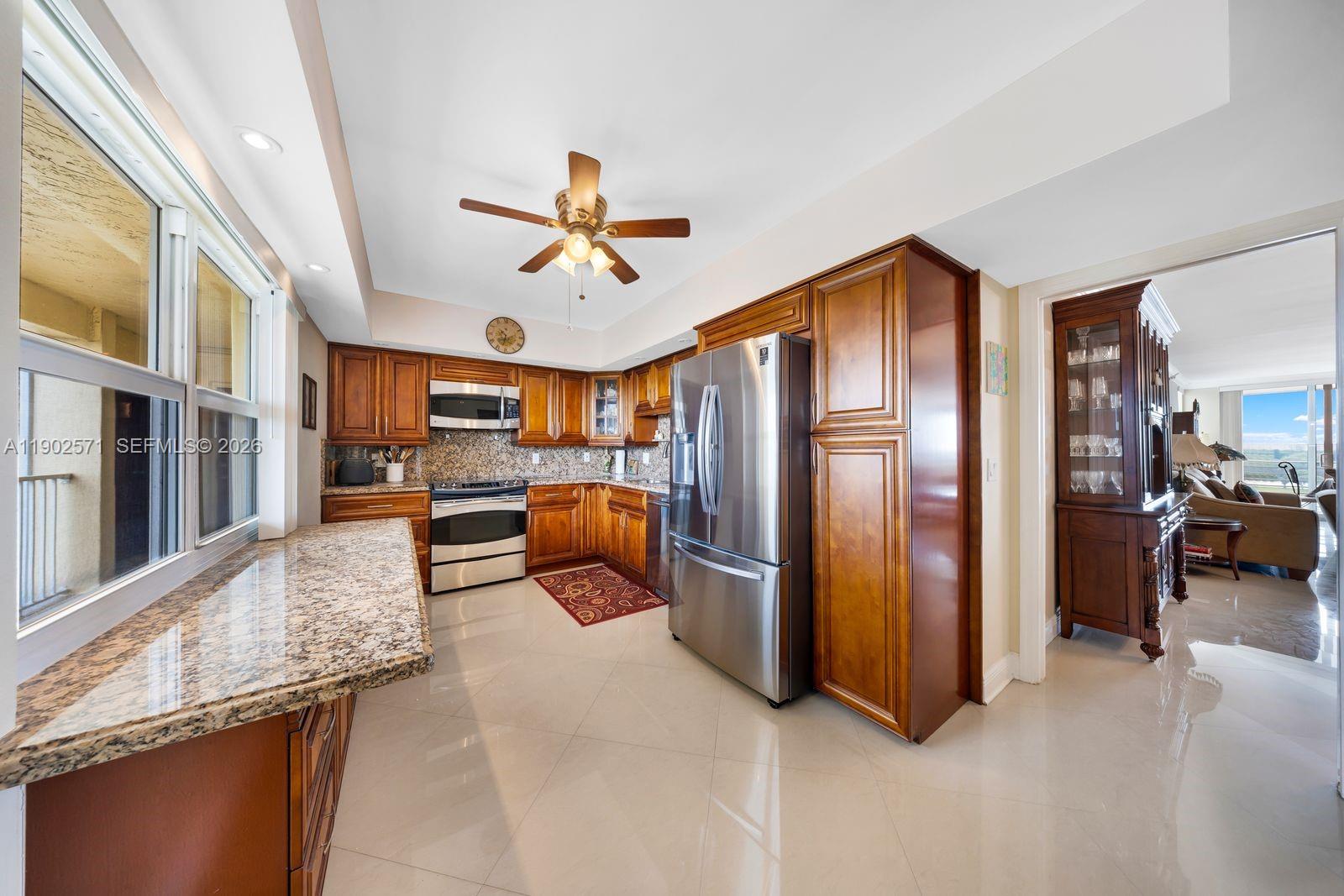 3095 N Course Dr 811