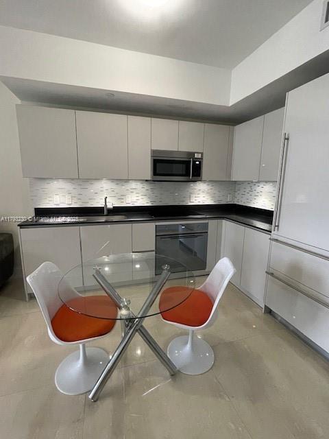 1010 Brickell Ave 3810