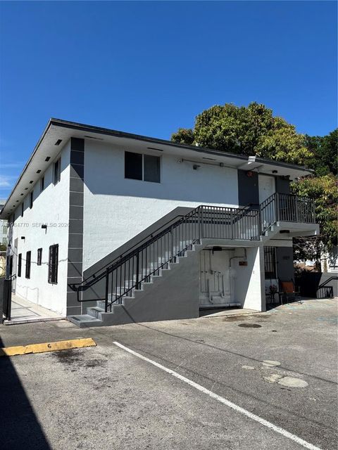 1429 NW 2nd St Miami FL 33125