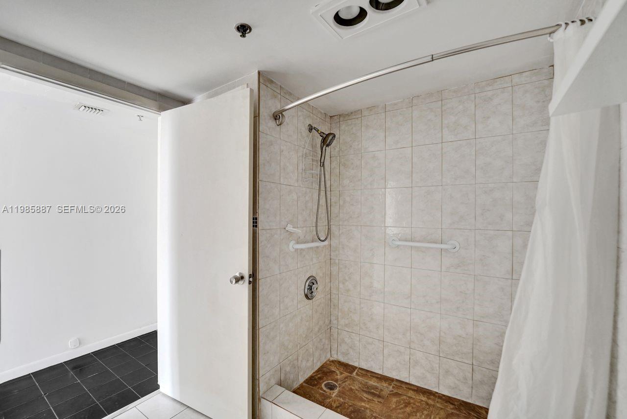 HILLCREST EAST NO 26 COND - Residential