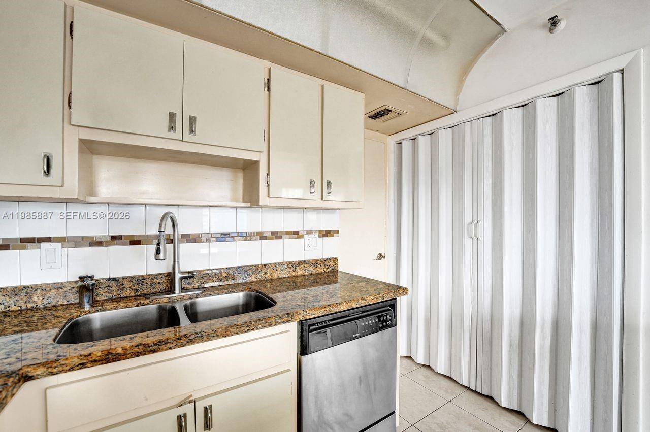 HILLCREST EAST NO 26 COND - Residential