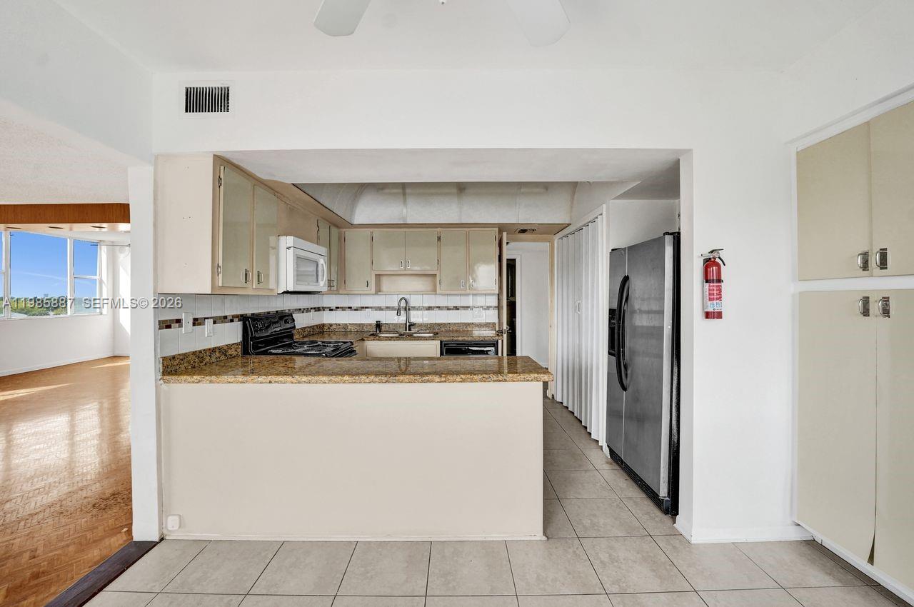 HILLCREST EAST NO 26 COND - Residential