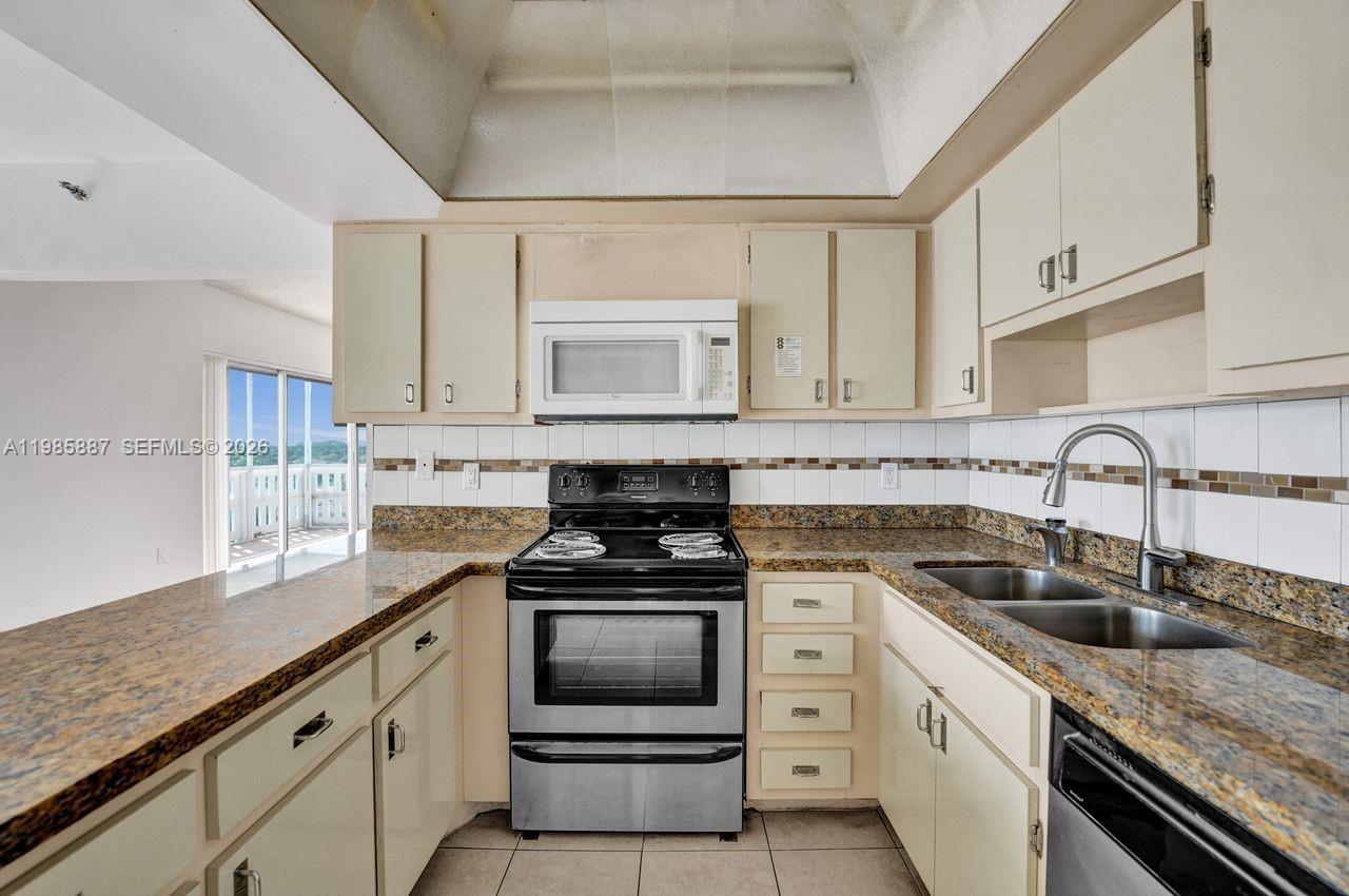 HILLCREST EAST NO 26 COND - Residential