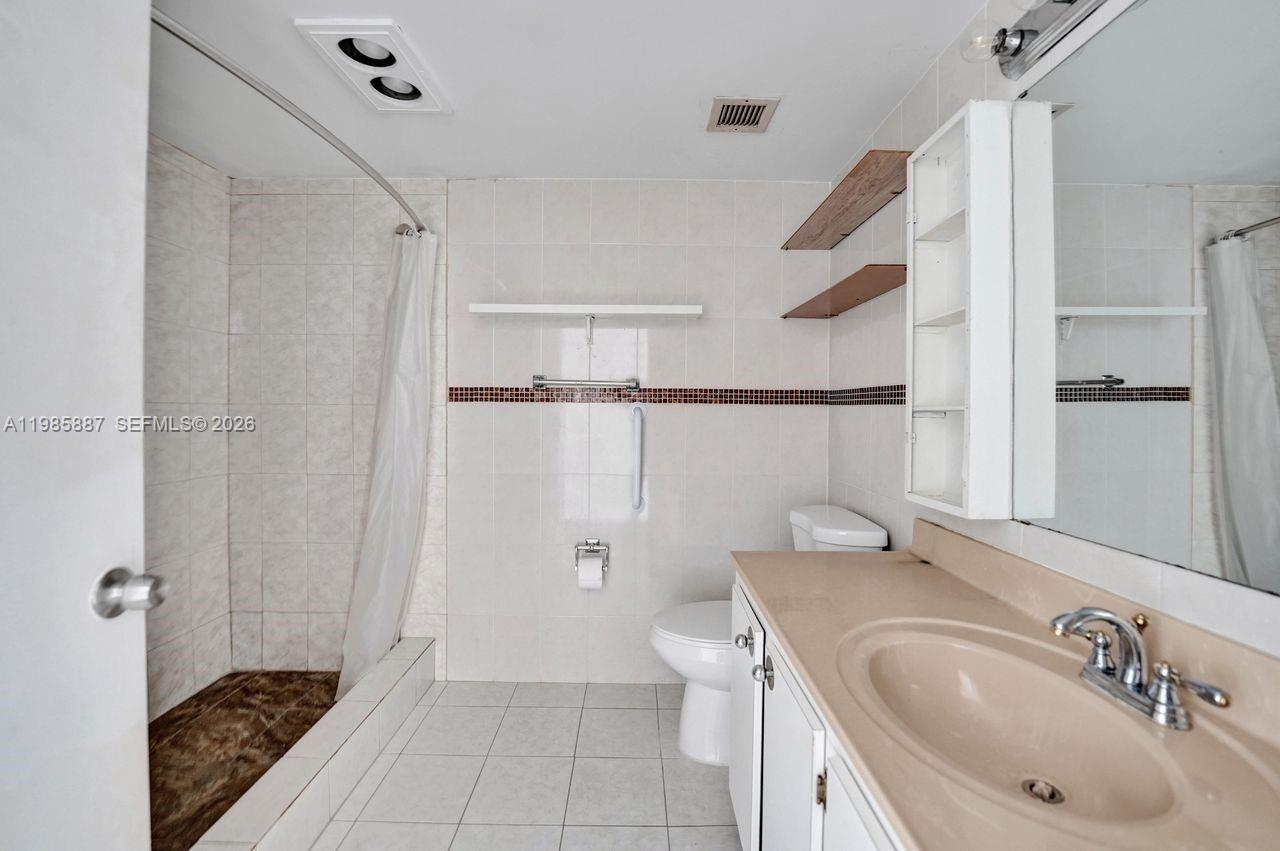 HILLCREST EAST NO 26 COND - Residential