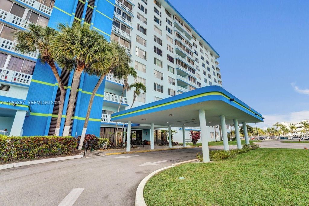 Photo of 4001 Hillcrest Dr #602-4, Hollywood, FL 33021 (MLS # A11985887)