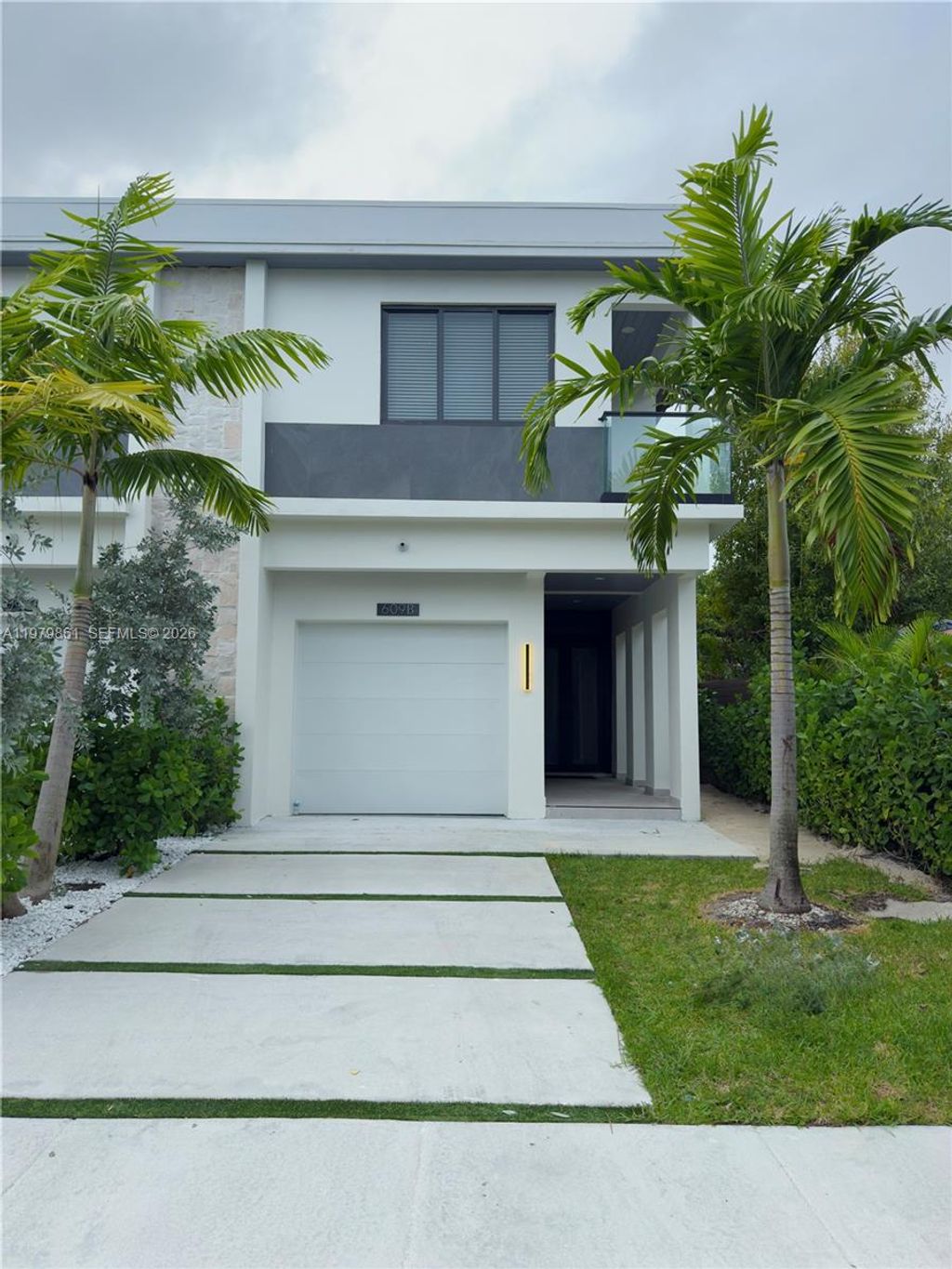 Photo of 609 NE 8th Ave #B, Fort Lauderdale, FL 33304 (MLS # A11979861)