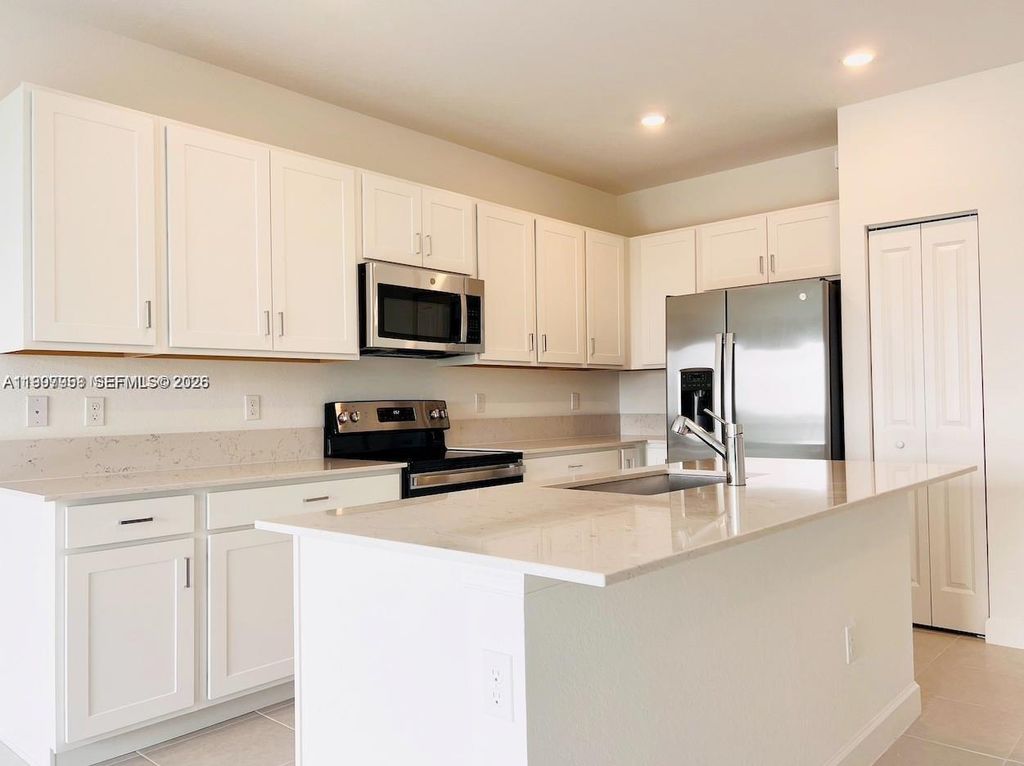 Photo of 204 SE Woodbark St, Port St Lucie, FL 34984 (MLS # A11997958)