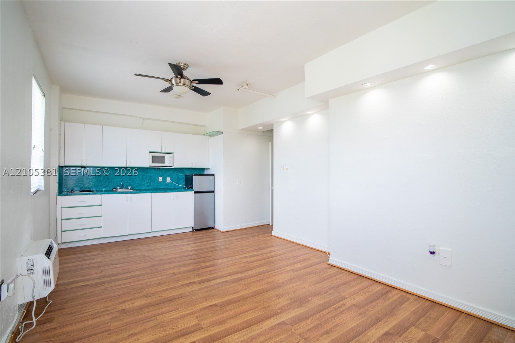 255 W 24th St 436