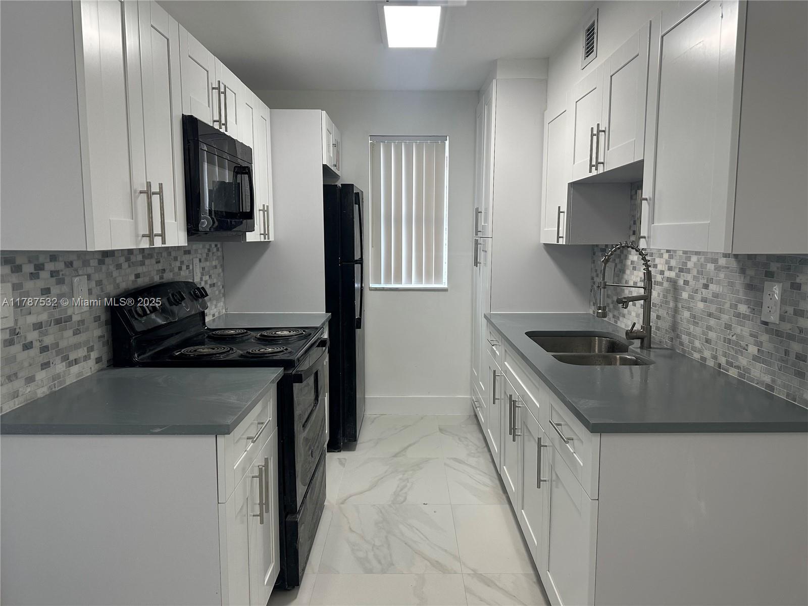 Rental Property at 7220 Nw 179th St 106, Hialeah, Miami-Dade County, Florida - Bedrooms: 1 
Bathrooms: 1  - $1,850 MO.