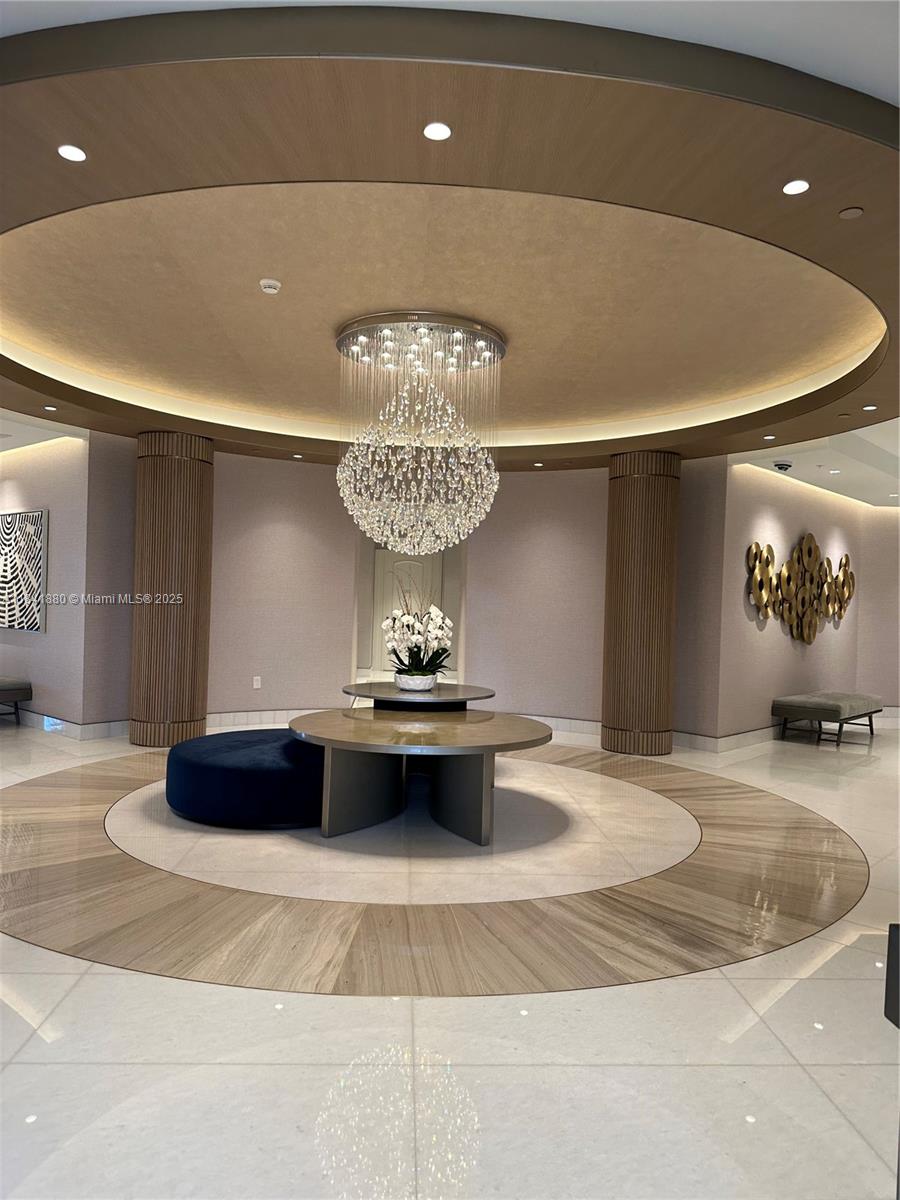 Sophisticated 1 bedroom /1.5 baths condo. Located in the heart of Miami on the exclusive Island of Brickell Key.
Must see. Available September 1st.