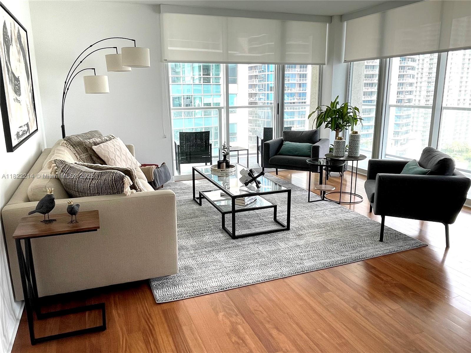 Live or Invest in Style at The Mark on Brickell!
Enjoy the best of waterfront living in this beautifully furnished corner unit in a full-service building. This 3-bedroom, 2-bath condo features a spacious layout, walk-in closets, and a bright open living area — all wrapped in a large balcony with panoramic Bay and city views.
Perfect for end-users or investors (30-day rentals allowed), this move-in-ready unit is in a premier, family-friendly building in Miami’s financial district offering resort-style amenities: waterfront pool and jacuzzi, state-of-the-art fitness center, spa, sauna, tennis and racquetball courts, business center, clubroom, convenience store, and a renowned bayfront restaurant.
Basic cable, internet, and water included. One assigned parking space + valet available.