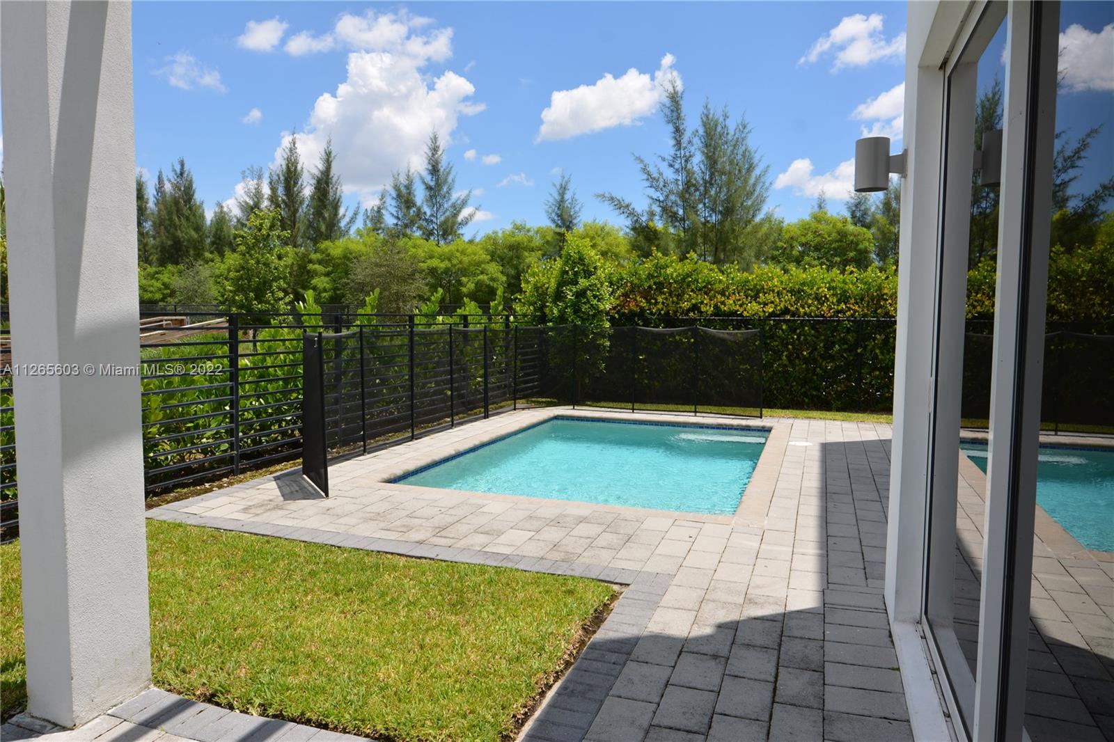 DORAL COMMONS RESIDENTIAL - Residential Lease