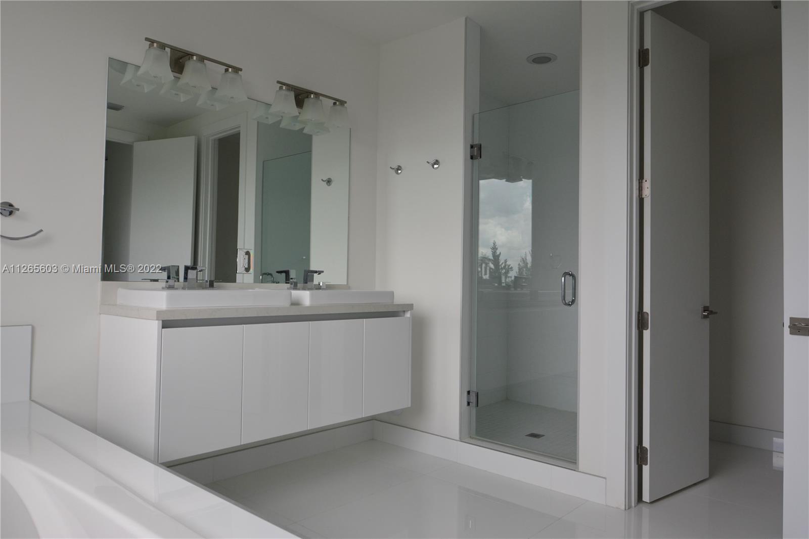 DORAL COMMONS RESIDENTIAL - Residential Lease