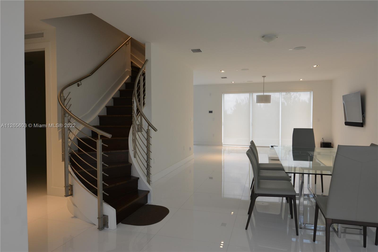 DORAL COMMONS RESIDENTIAL - Residential Lease