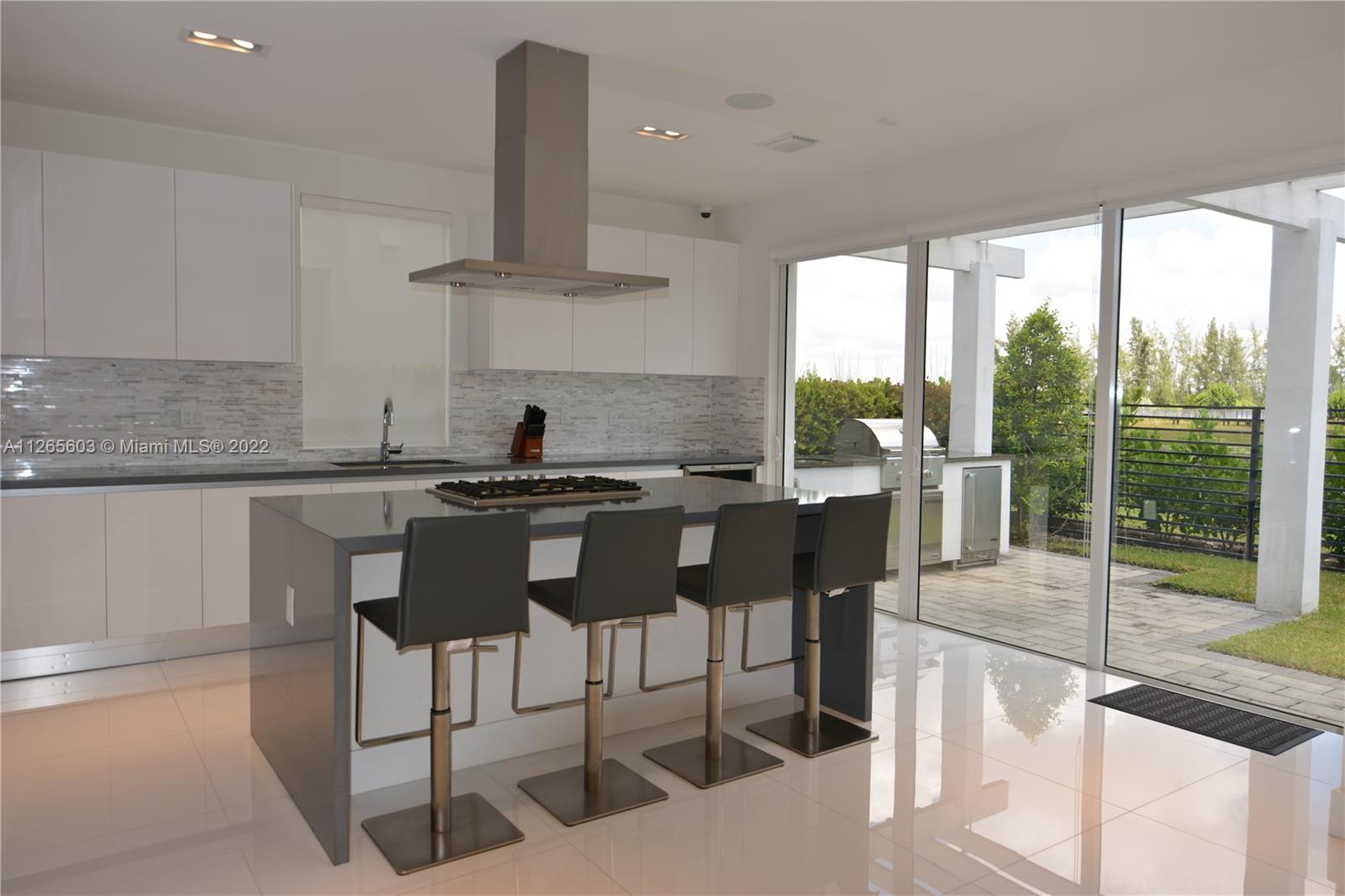 DORAL COMMONS RESIDENTIAL - Residential Lease