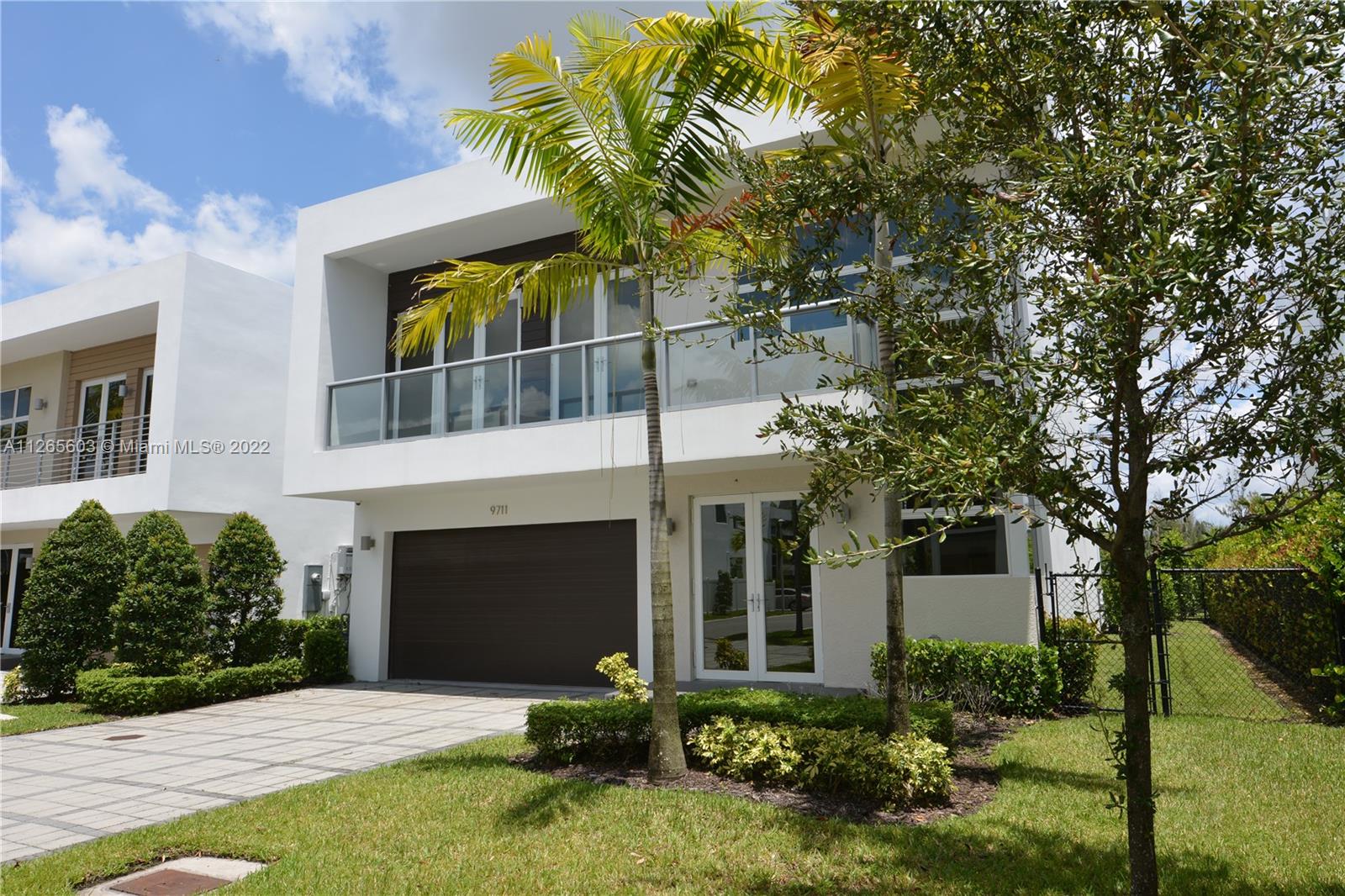 DORAL COMMONS RESIDENTIAL - Residential Lease