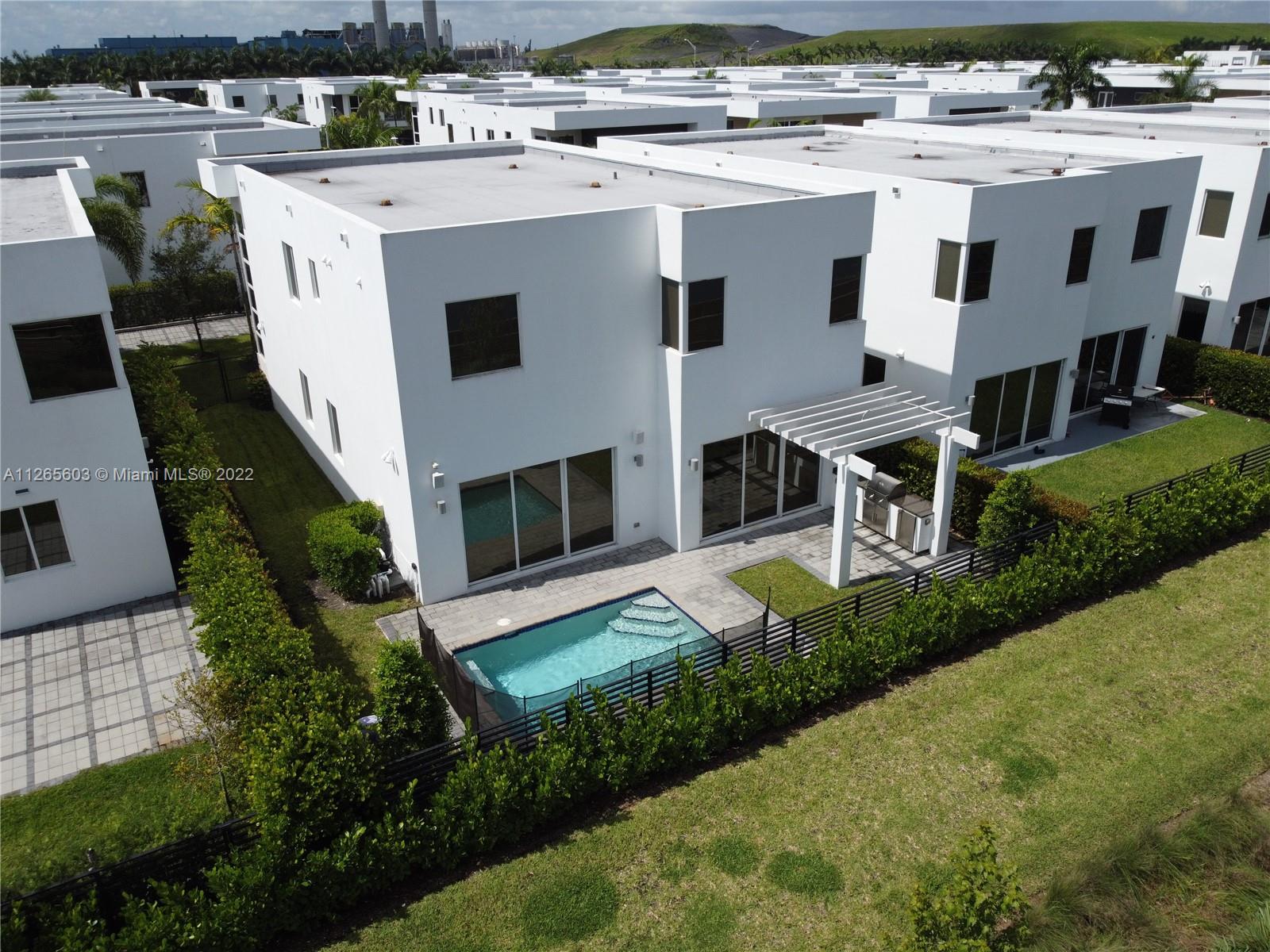 DORAL COMMONS RESIDENTIAL - Residential Lease