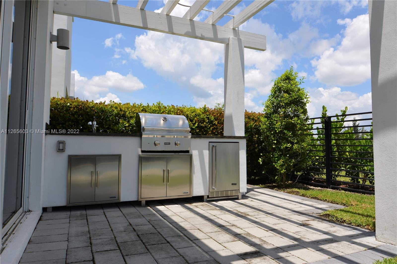 DORAL COMMONS RESIDENTIAL - Residential Lease