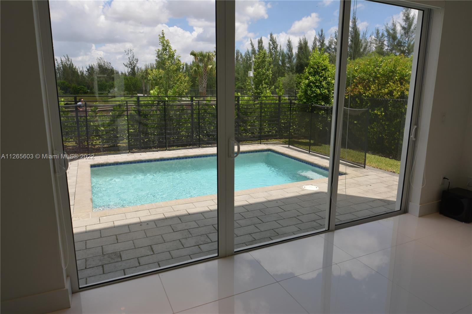 DORAL COMMONS RESIDENTIAL - Residential Lease