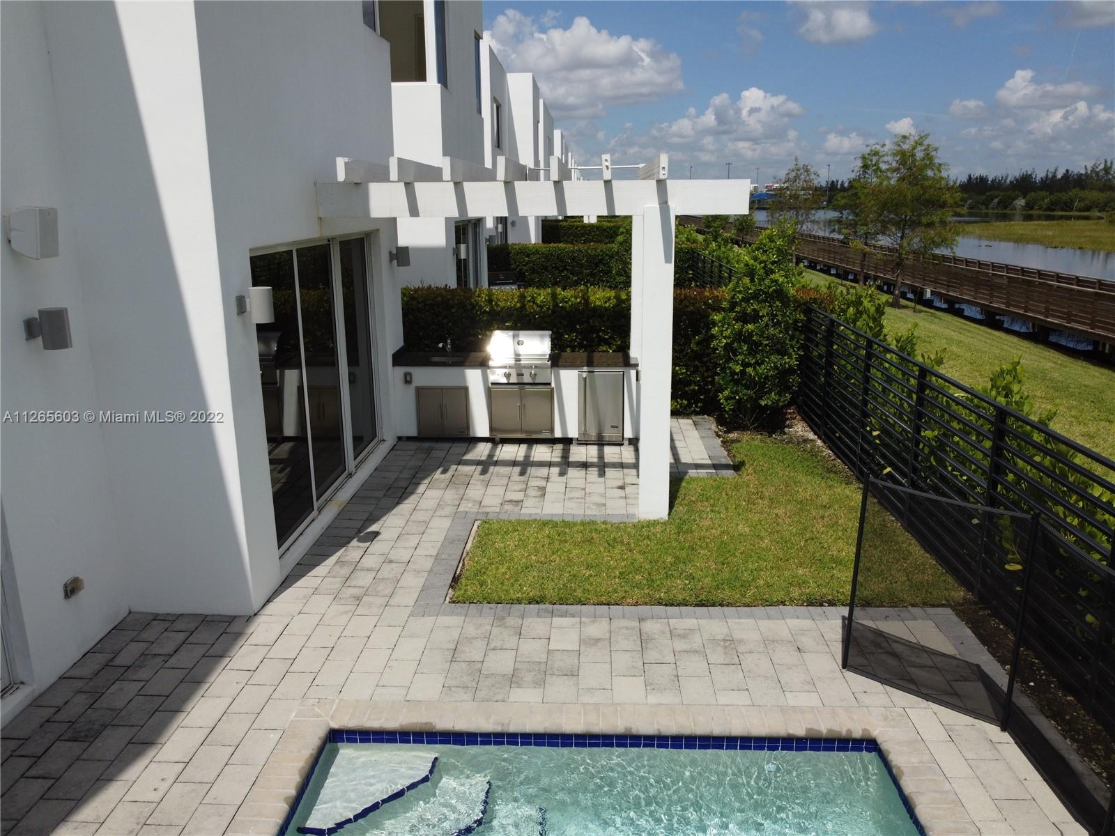 DORAL COMMONS RESIDENTIAL - Residential Lease