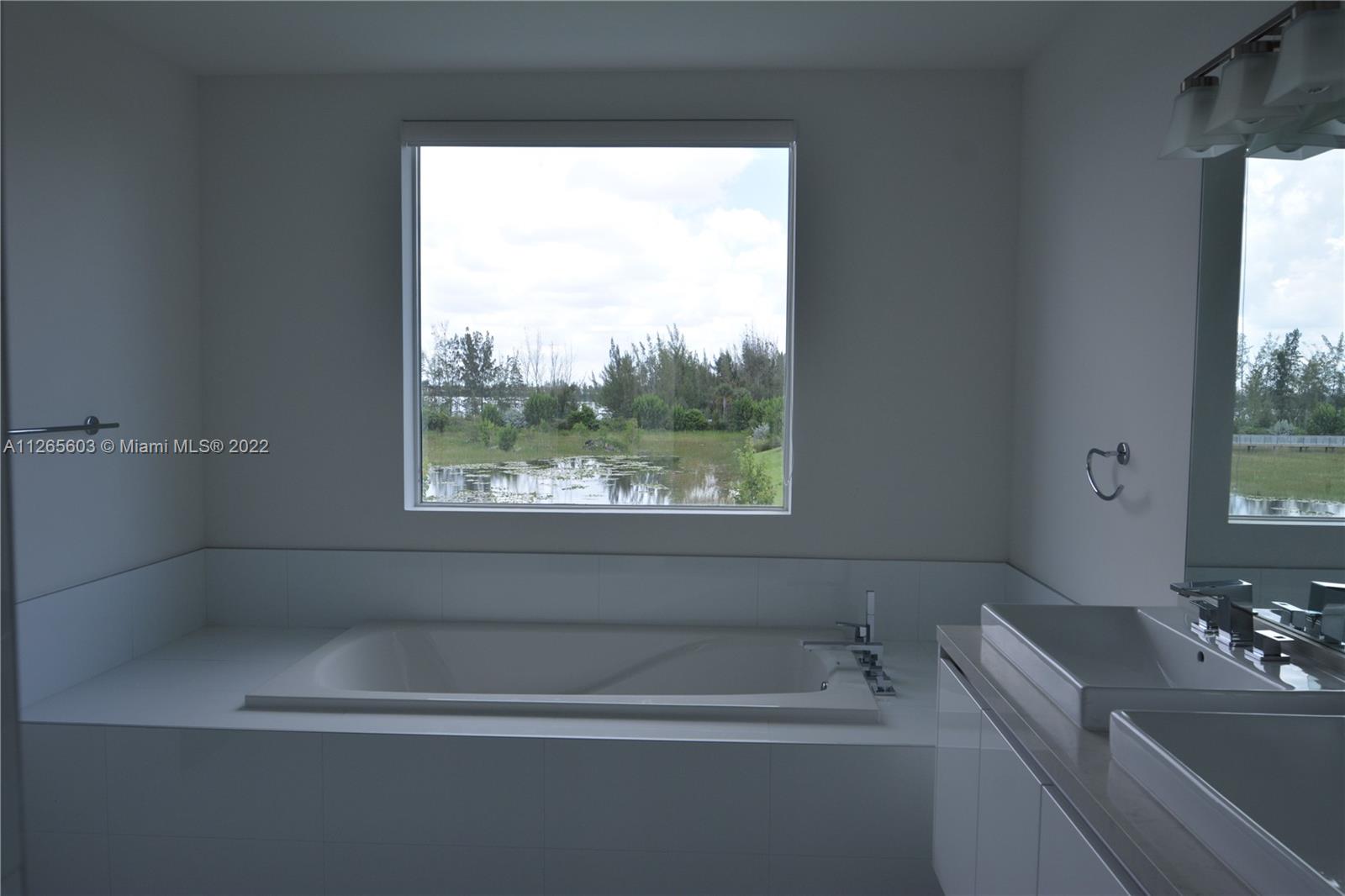 DORAL COMMONS RESIDENTIAL - Residential Lease