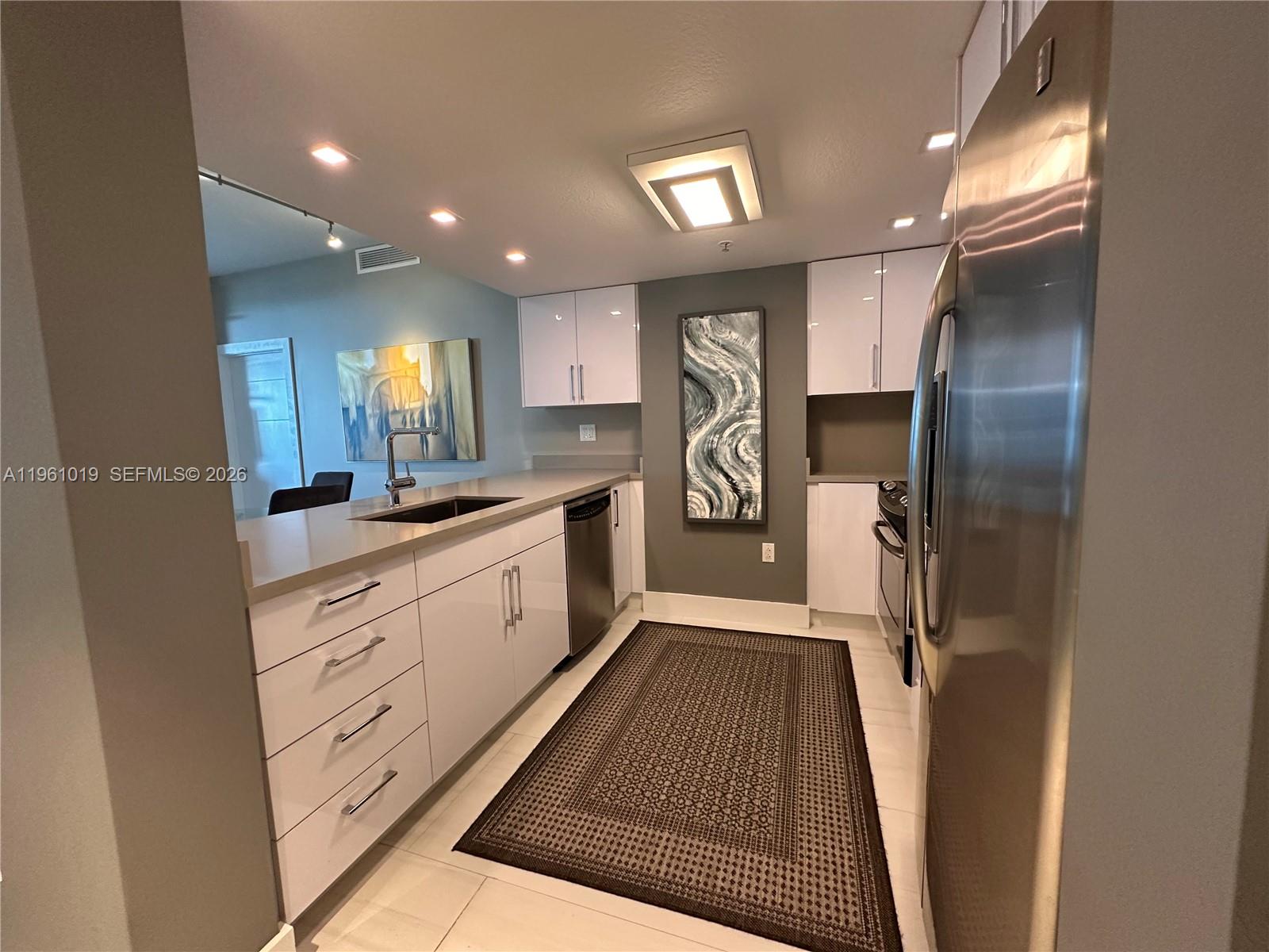 1800 N Bayshore Dr 812