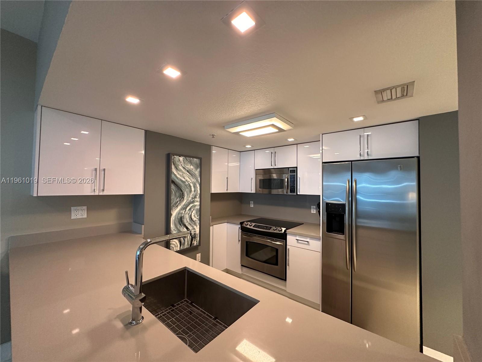 1800 N Bayshore Dr 812