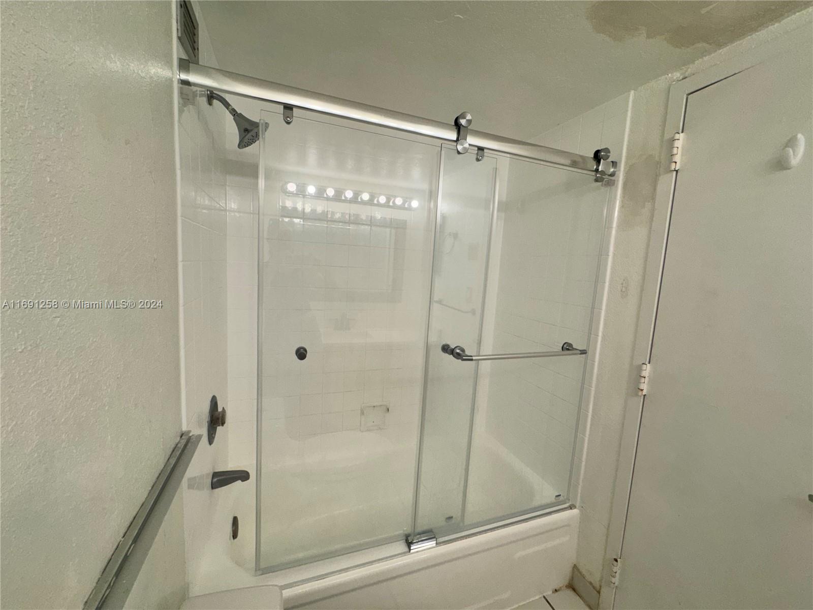 CRICKET CLUBHOUSE CONDO - Residential