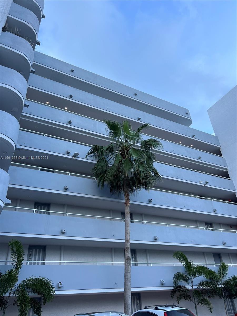 CRICKET CLUBHOUSE CONDO - Residential