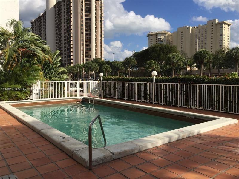 CRICKET CLUBHOUSE CONDO - Residential