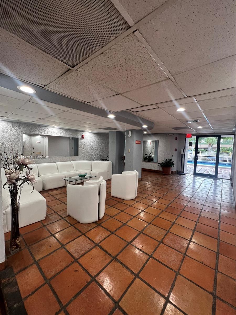 CRICKET CLUBHOUSE CONDO - Residential